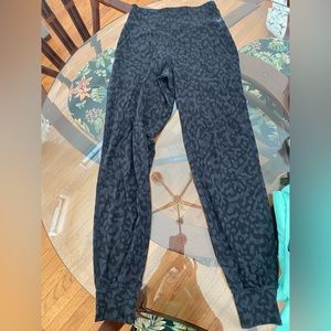 Lulu joggers size 4